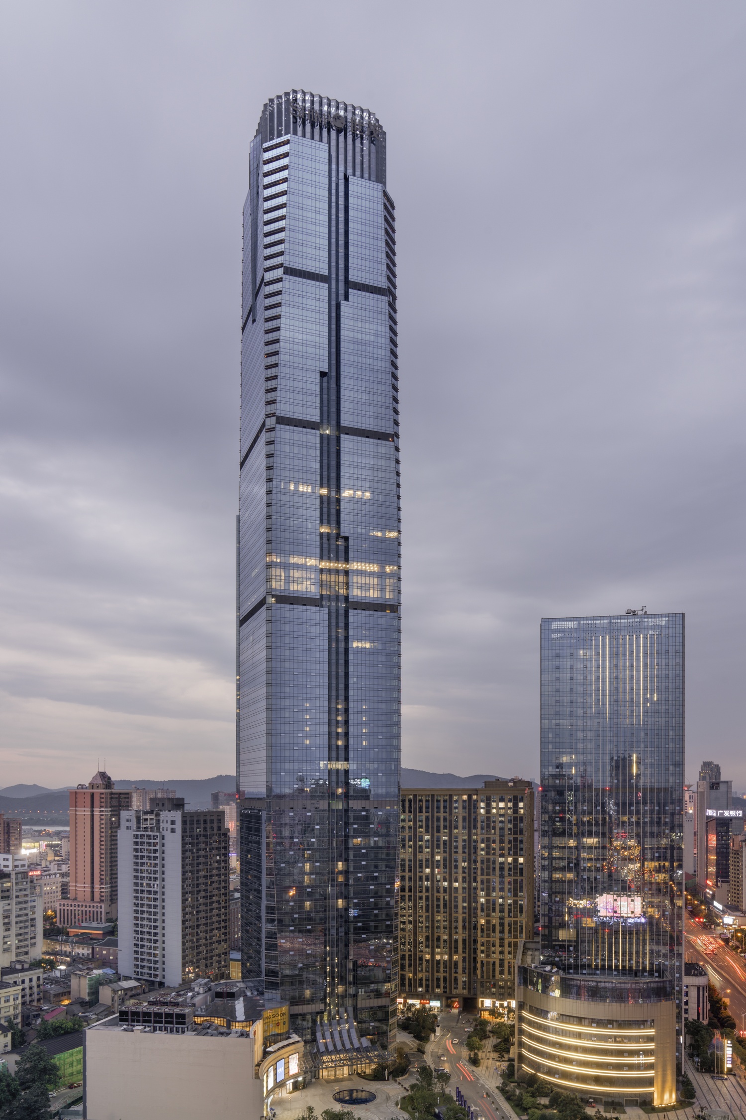 �Lɳ��ï�V��